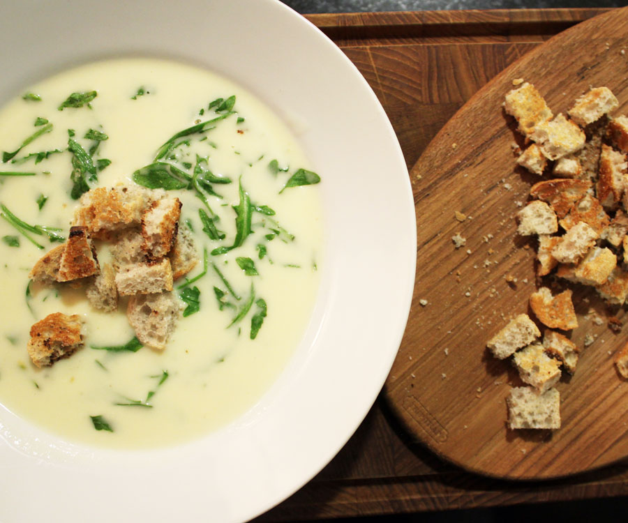 Porre, kartoffel og rucola suppe opskrift - Madkogebogen