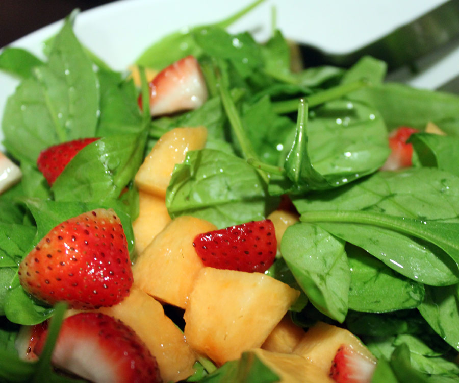 Melon, jordbær og spinatsalat opskrift