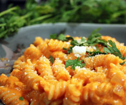 Pasta med rød peberfrugt sauce