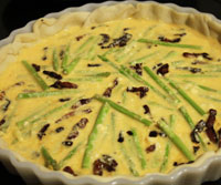 Quiche med asparges og cheddar