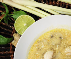 Thailandsk Tom Kha Gai suppe opskrift